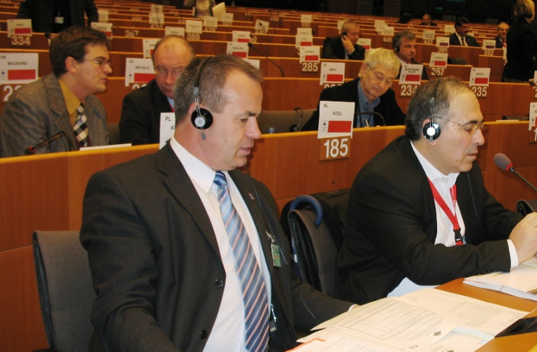 Hejtman LK Stanislav Eichler (vlevo) na zasedání Výboru regionů v Bruselu.